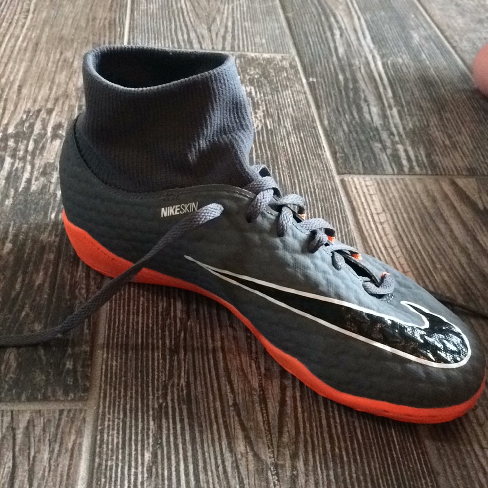 Nike unisex indoor soccer shoes